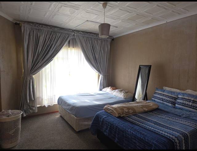 5 BEDROOM HOUSE FOR SALE IN FLORA PARK